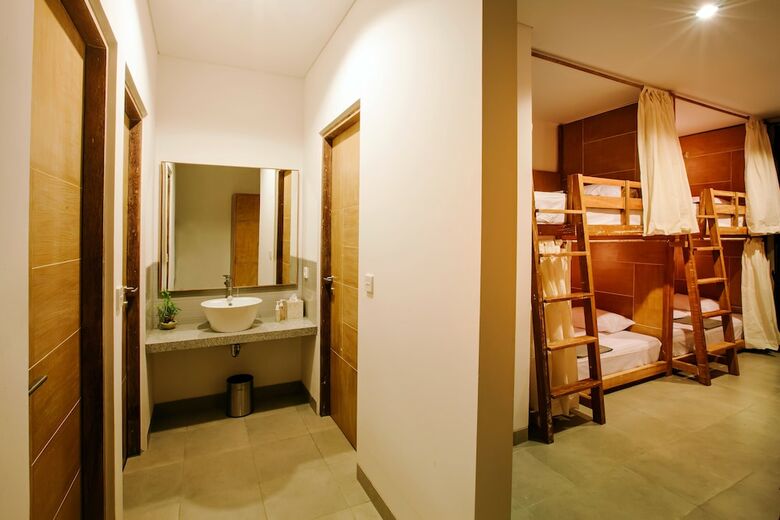 Hostal Lokal Bali Hostel