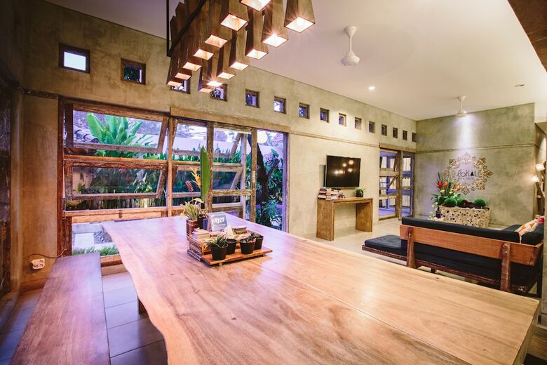 Hostal Lokal Bali Hostel