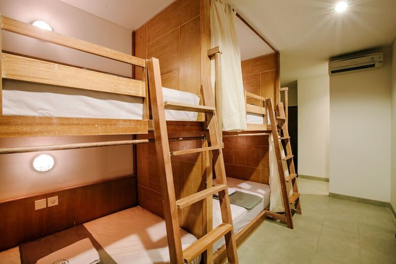 Hostal Lokal Bali Hostel