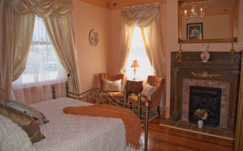 Butterfly Mansion Bed & Breakfast - No Pets Allowed