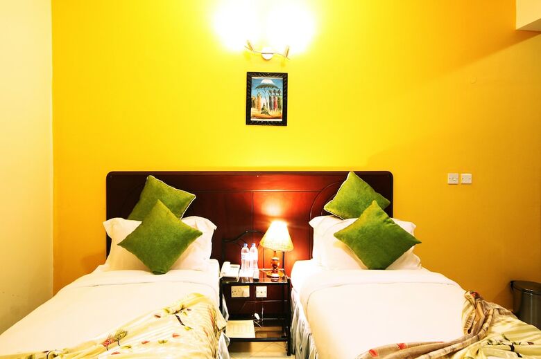 Hotel Crest Safari Lodge