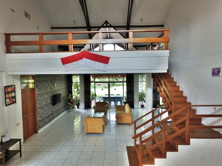 Villa Vila Bunga Merah Gelatik
