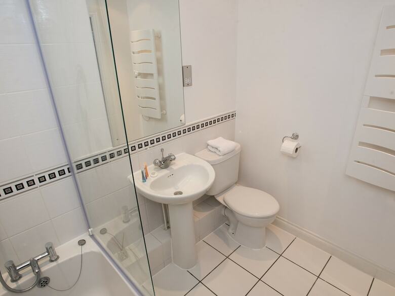 Celador Apartments - Riverside House Serviced Apartments
