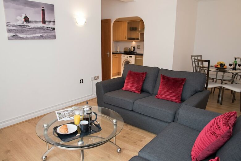 Celador Apartments - Riverside House Serviced Apartments