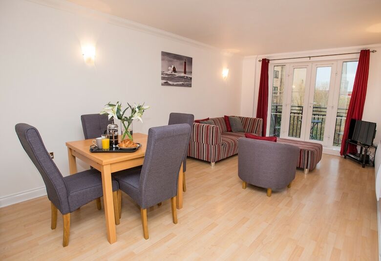 Celador Apartments - Riverside House Serviced Apartments