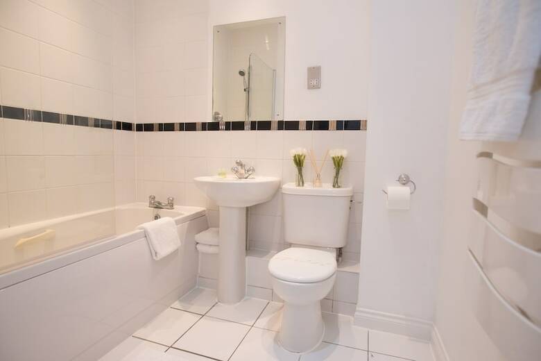 Celador Apartments - Riverside House Serviced Apartments