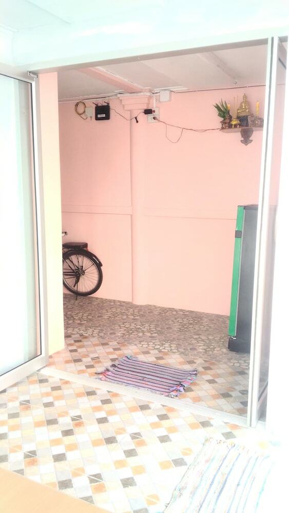 Hostal Krabi Bed Sleep Hotel