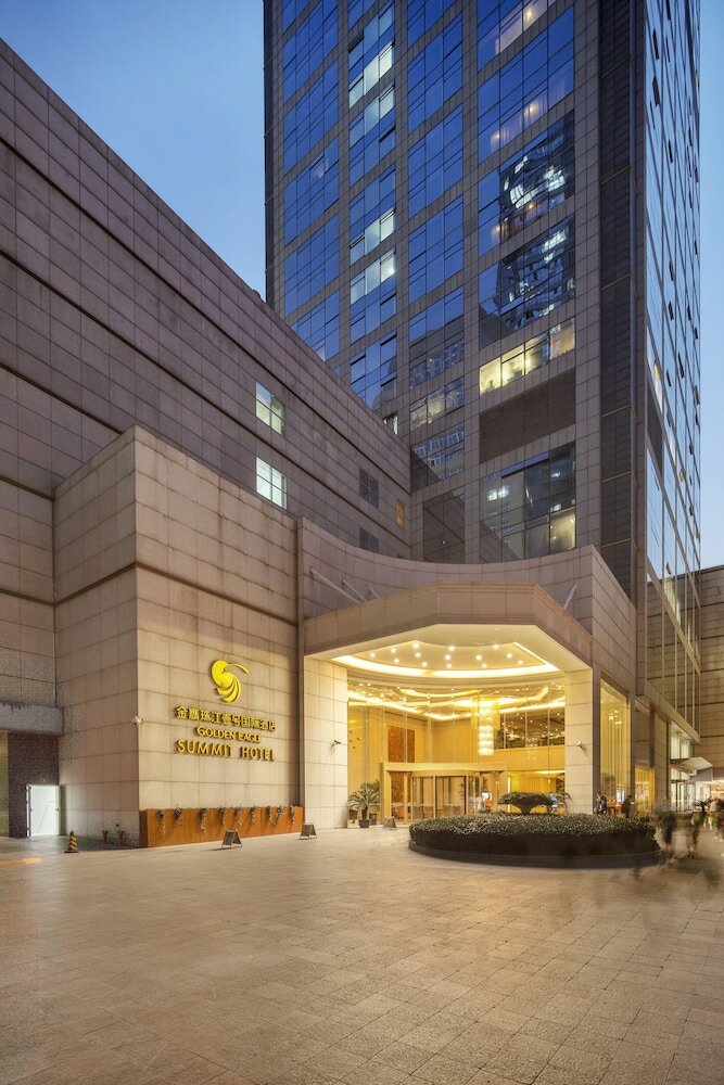 Golden Eagle Summit Hotel (downtown)