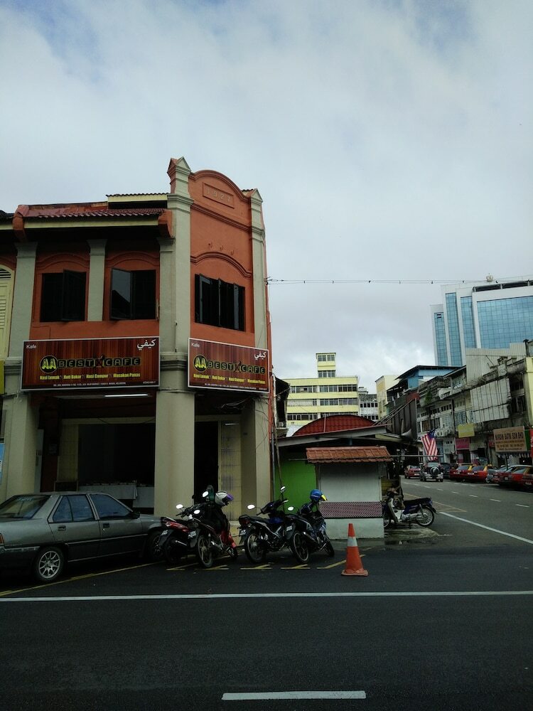 Hostal Diyana Budget Hotel