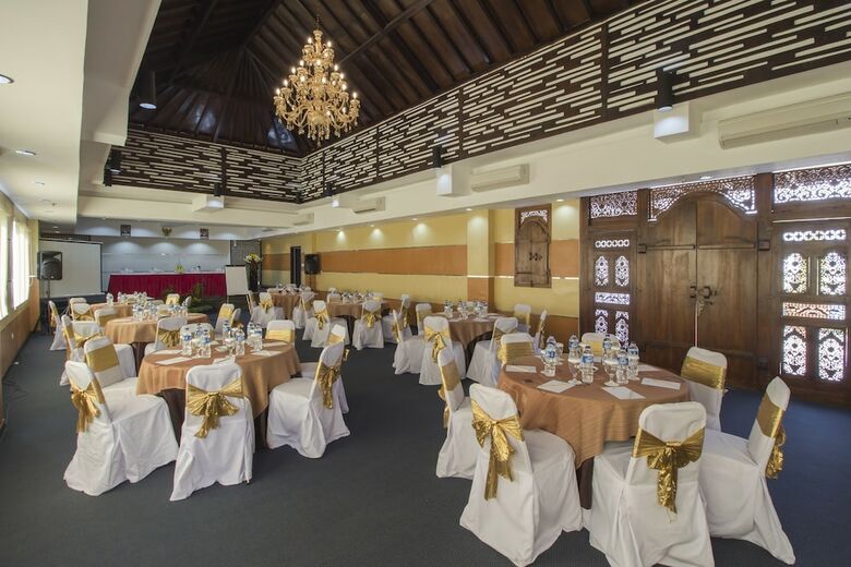 Hotel Grand Puri Saron Yogyakarta