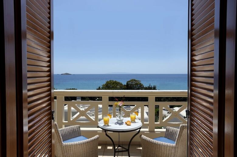 Aithra Apartments & Suites