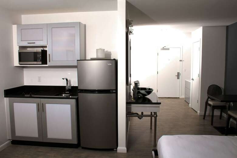 Hotel Lotus Boutique Inn & Suites
