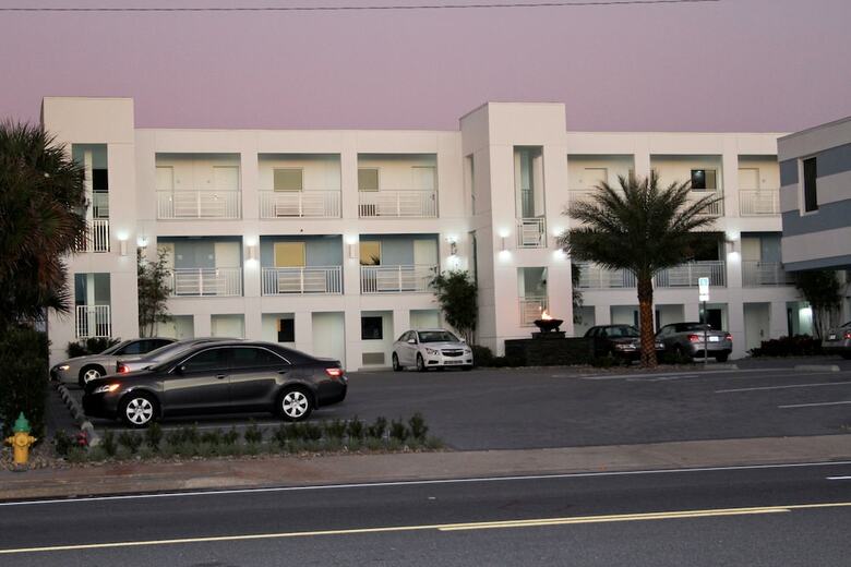 Hotel Lotus Boutique Inn & Suites