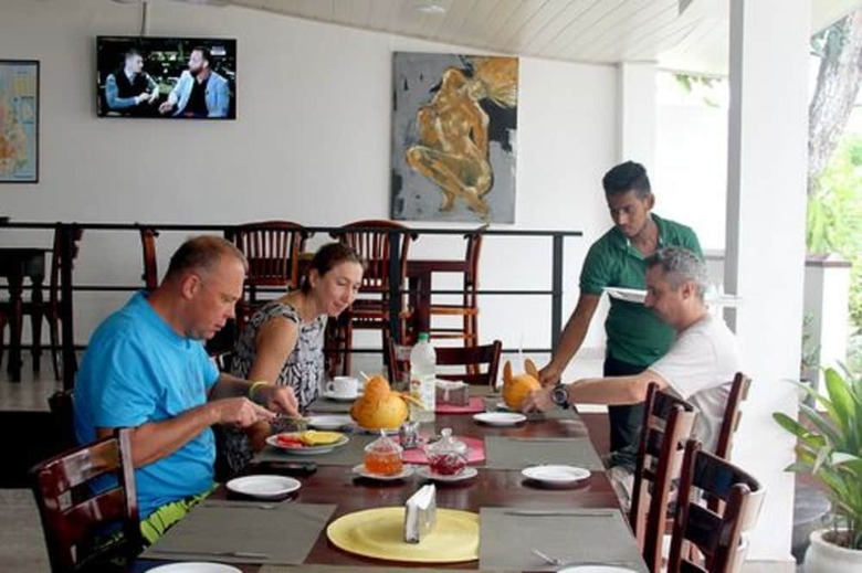 Hotel Happy Night & Restaurant