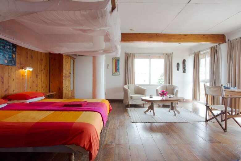 Hotel Q-bar & Guest House