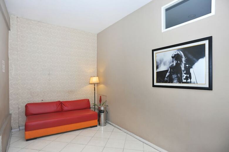 Hotel Airy Seminyak Sunset Road 89 Bali