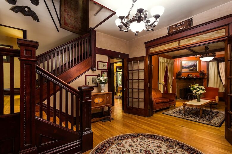 Downtown Historic Bed And Breakfast