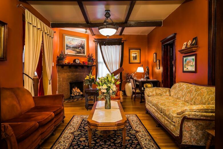 Downtown Historic Bed And Breakfast