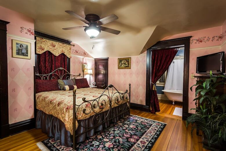 Downtown Historic Bed And Breakfast
