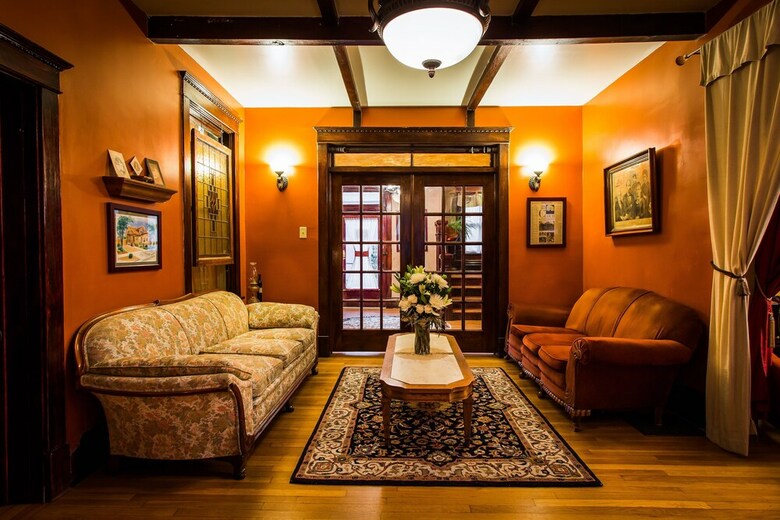 Downtown Historic Bed And Breakfast