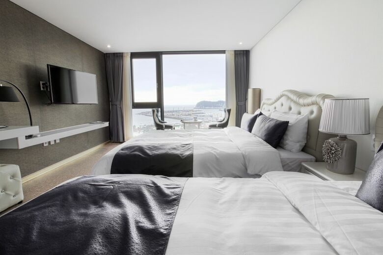 Eins Hotel