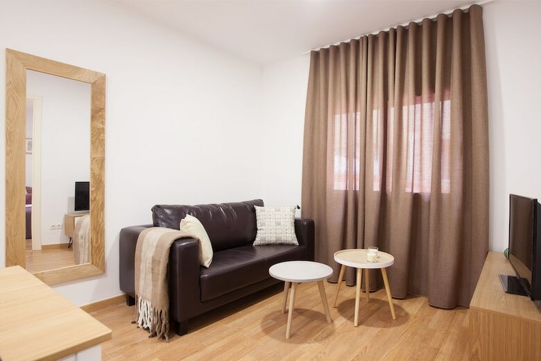 Click&flat Europa Fira Apartments