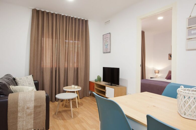 Click&flat Europa Fira Apartments