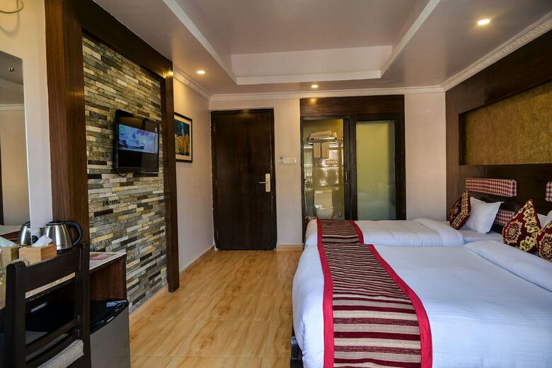 Hotel Kuti Resort And Spa