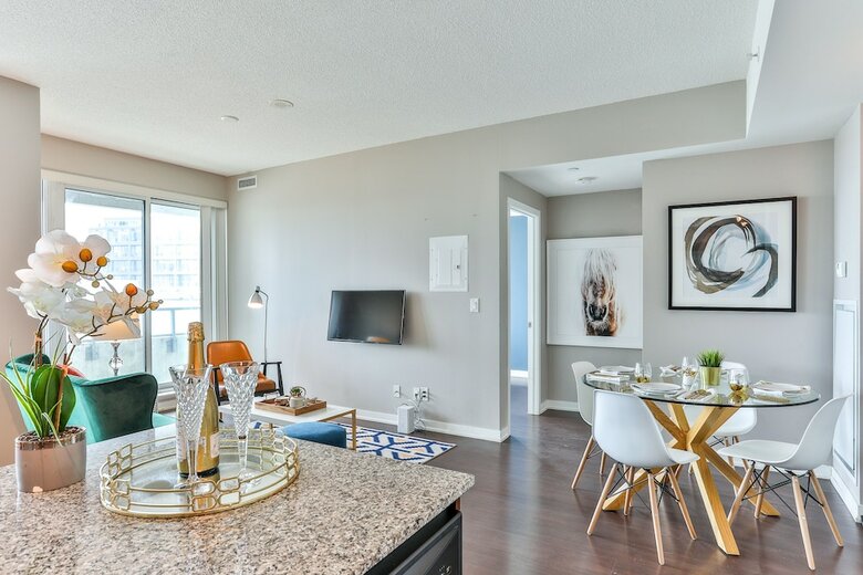 Liberty Village Condo W/parking