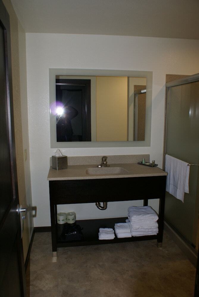 Boarders Inn & Suites By Cobblestone Hotels - Syracuse
