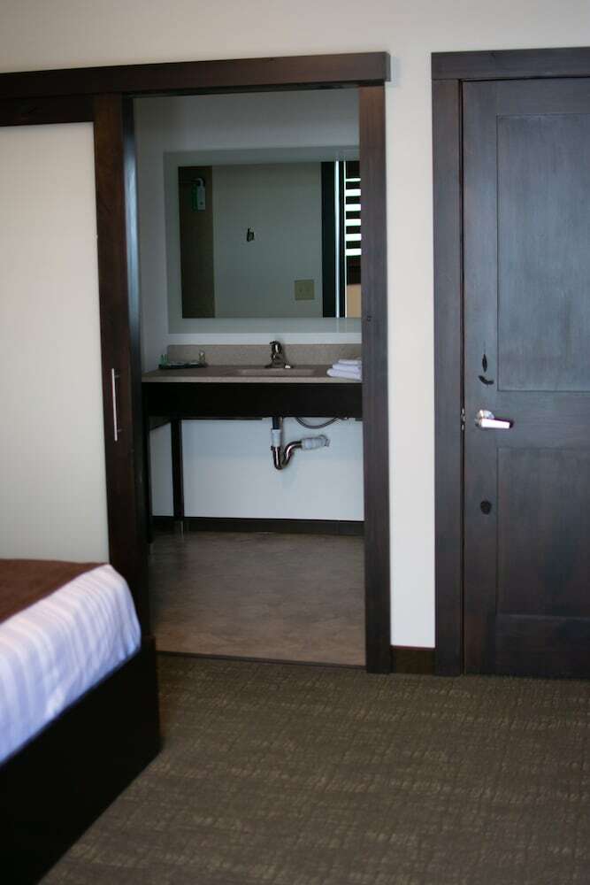 Boarders Inn & Suites By Cobblestone Hotels - Syracuse