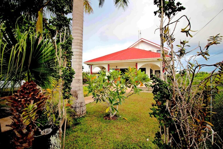 Hotel Tonga Holiday Villa