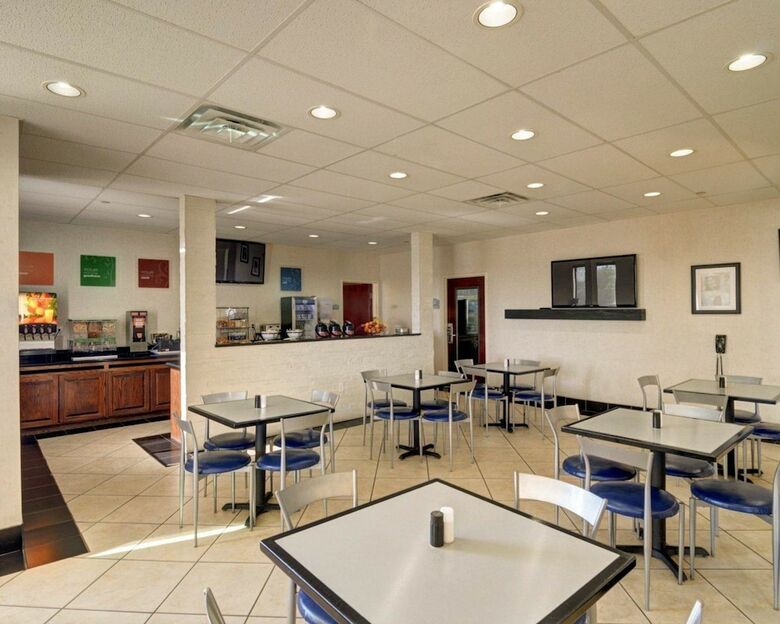 Hotel Comfort Inn & Suites