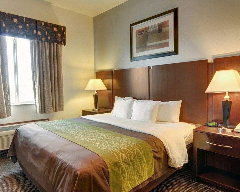 Hotel Comfort Inn & Suites