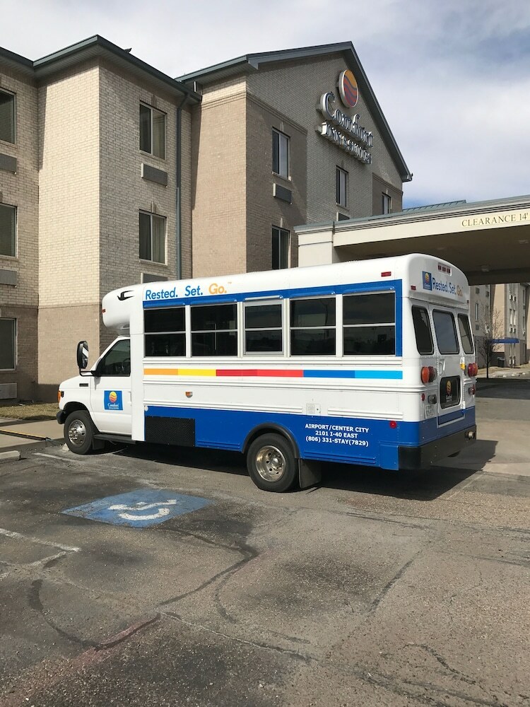 Hotel Comfort Inn & Suites