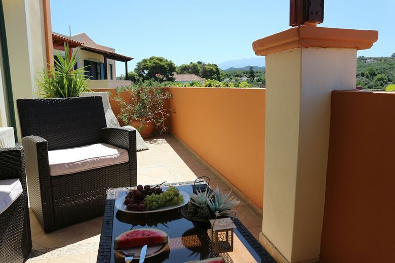 Apartamentos Orsalia Luxury Suites