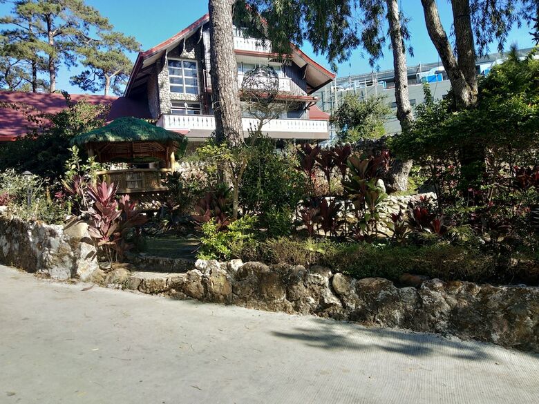Safari Lodge Baguio By Log Cabin Hotel