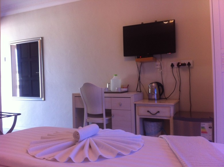 Hotel Khwee Sands Lodge