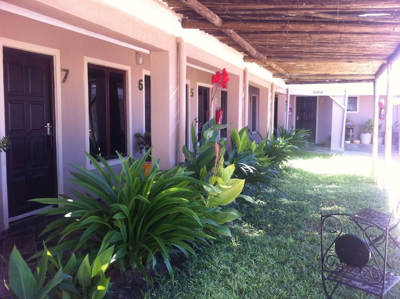 Hotel Khwee Sands Lodge