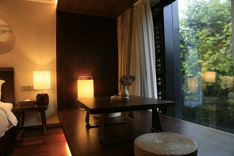 Hotel Seclusive Life In Jiangnan ?canal Yard