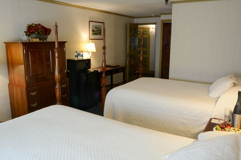 Posada Lamie's Inn And The Old Salt Restaurant