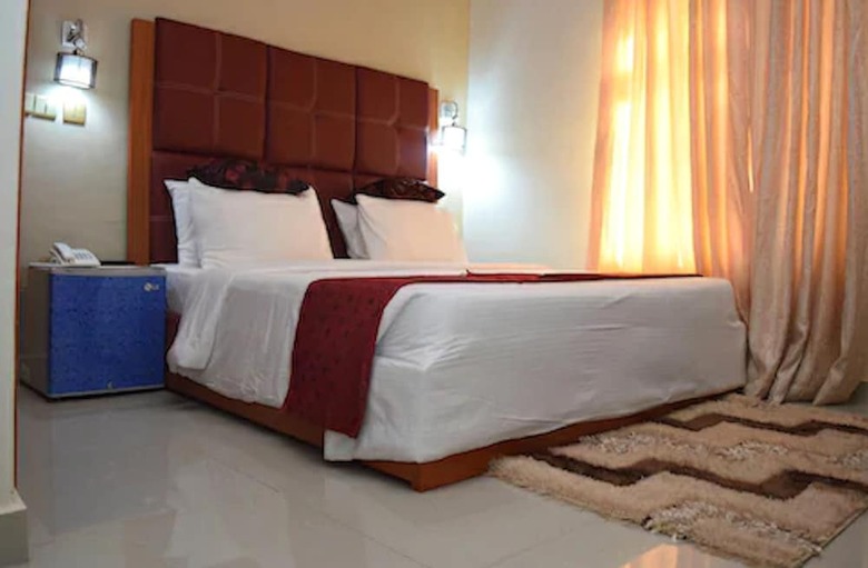 Chariot Hotel
