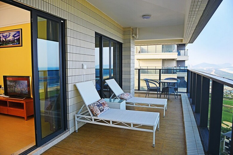 Yishang Apartment-silver Hailing Island