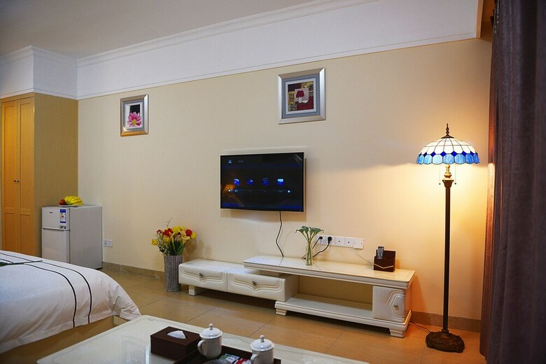Yishang Apartment-silver Hailing Island