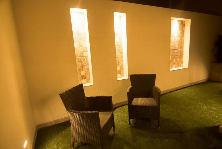 Red Fox Hotel Sec 60 Gurugram