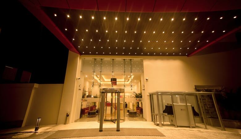 Red Fox Hotel Sec 60 Gurugram