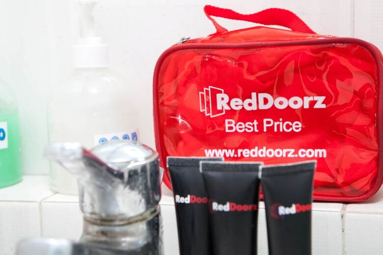 Hotel Reddoorz Near Padjajaran University 2
