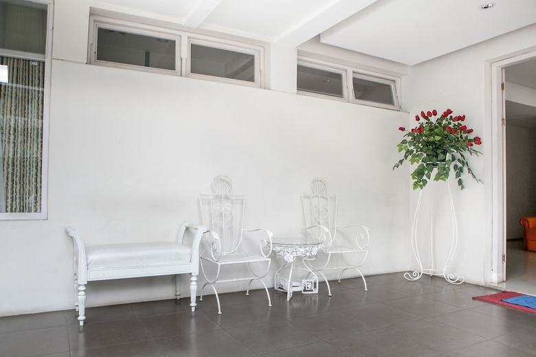 Hotel Reddoorz Near Padjajaran University 2