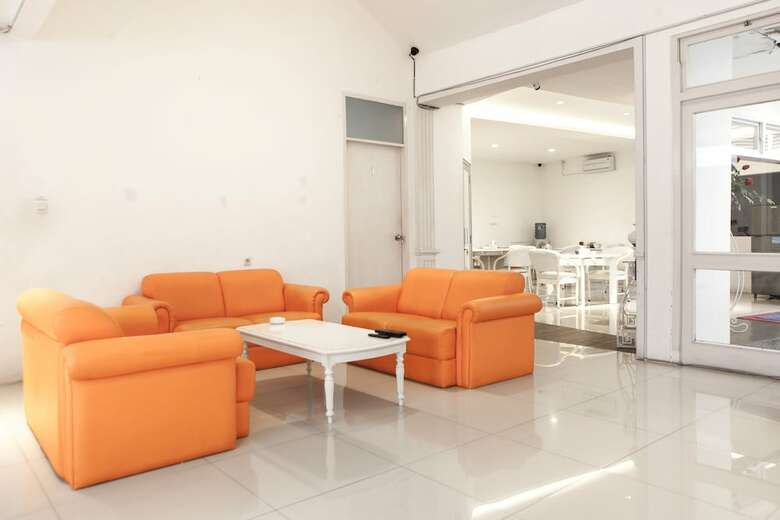 Hotel Reddoorz Near Padjajaran University 2