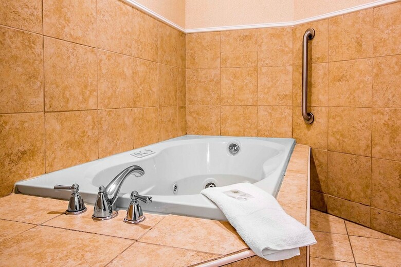 Hotel Comfort Inn & Suites Plattsburgh - Morrisonville